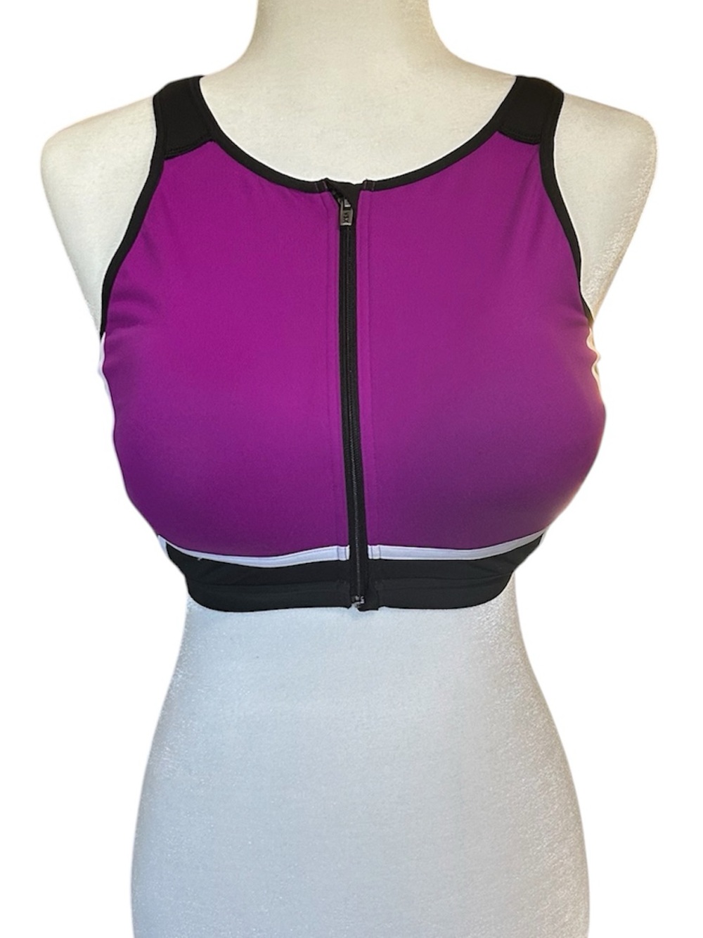 Victoria’s Secret VSX Sport Knockout Underwire Bra Zip Front Size 36DD